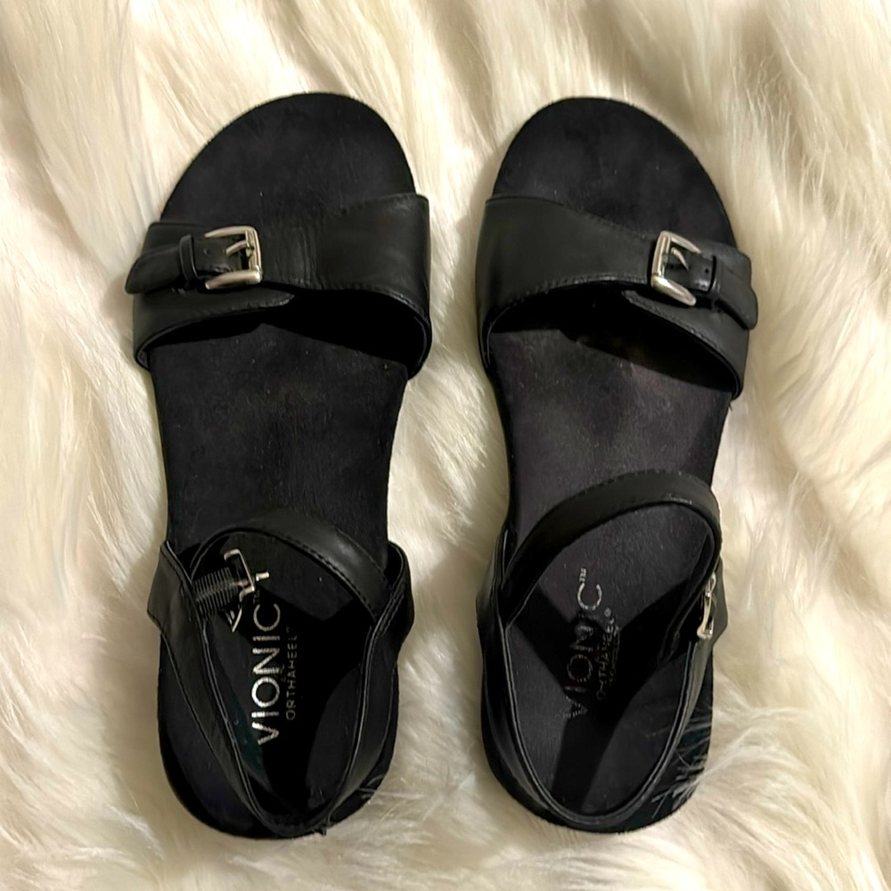 Vionic sandals size 8